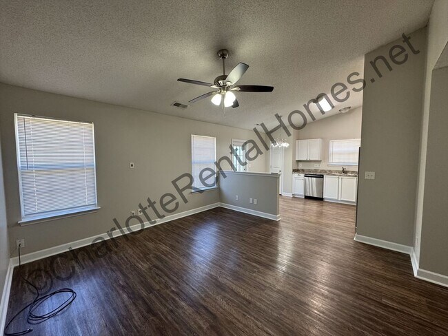 Building Photo - Ranch home with 2 car garage!