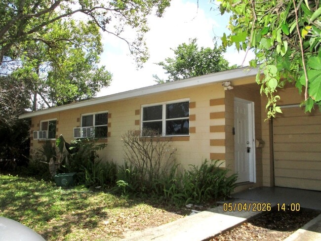 Charming 3 bedroom 1 bathroom Daytona Beach - Charming 3 bedroom 1 bathroom Daytona Beach House