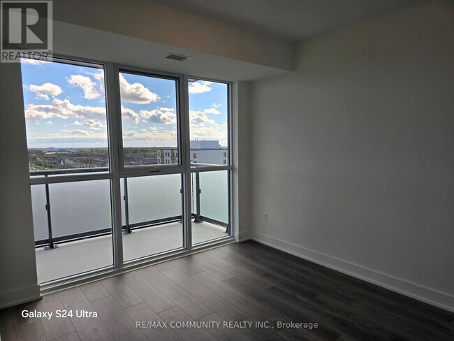 Photo du bâtiment - 2545 Simcoe St N