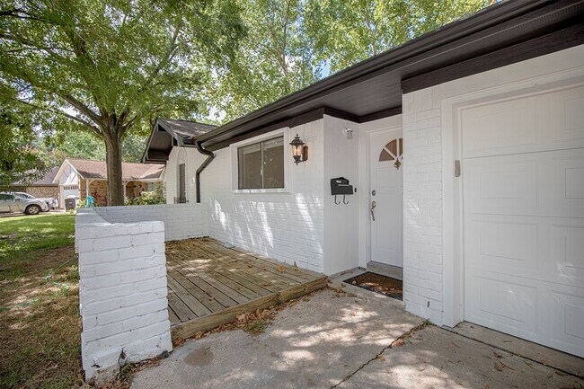 Foto del edificio - 802 Wavecrest Ln