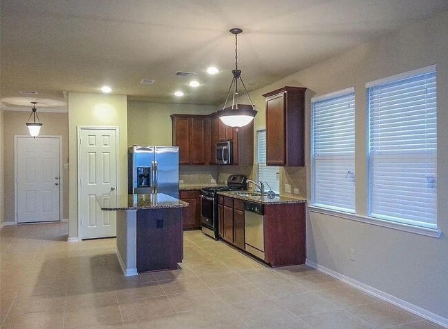 Building Photo - 20735 Pine Rain Ct