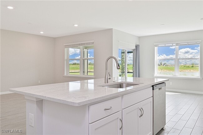 Building Photo - 44633 Palm Frond Dr