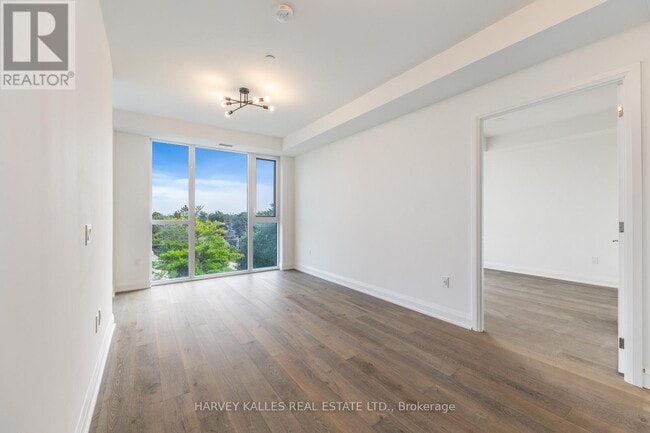 Building Photo - 293 The Kingsway