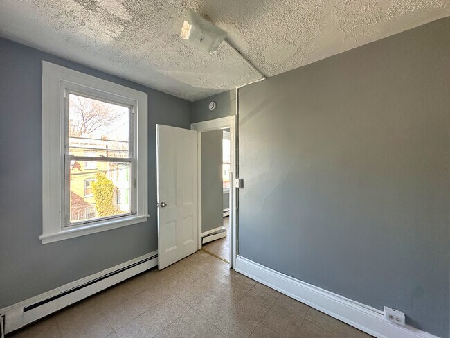 Foto del edificio - 61 Hasbrouck St