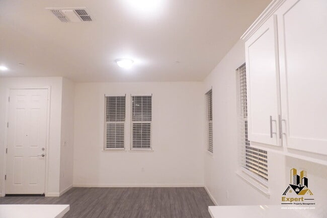 Building Photo - 2939 Limoges Walk