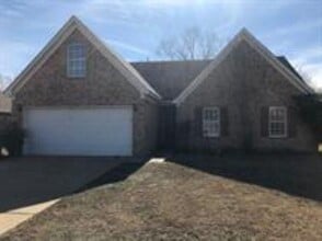 Building Photo - 100 Clay Hills Dr
