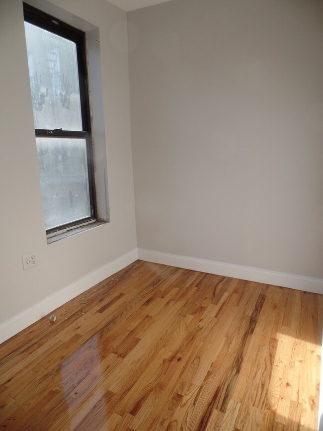 Foto del edificio - 70 W 109th St