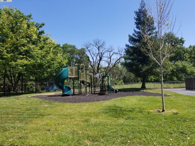 Foto del edificio - 2113 Arroyo Ct