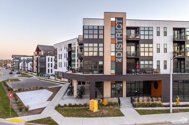Building Photo - The District