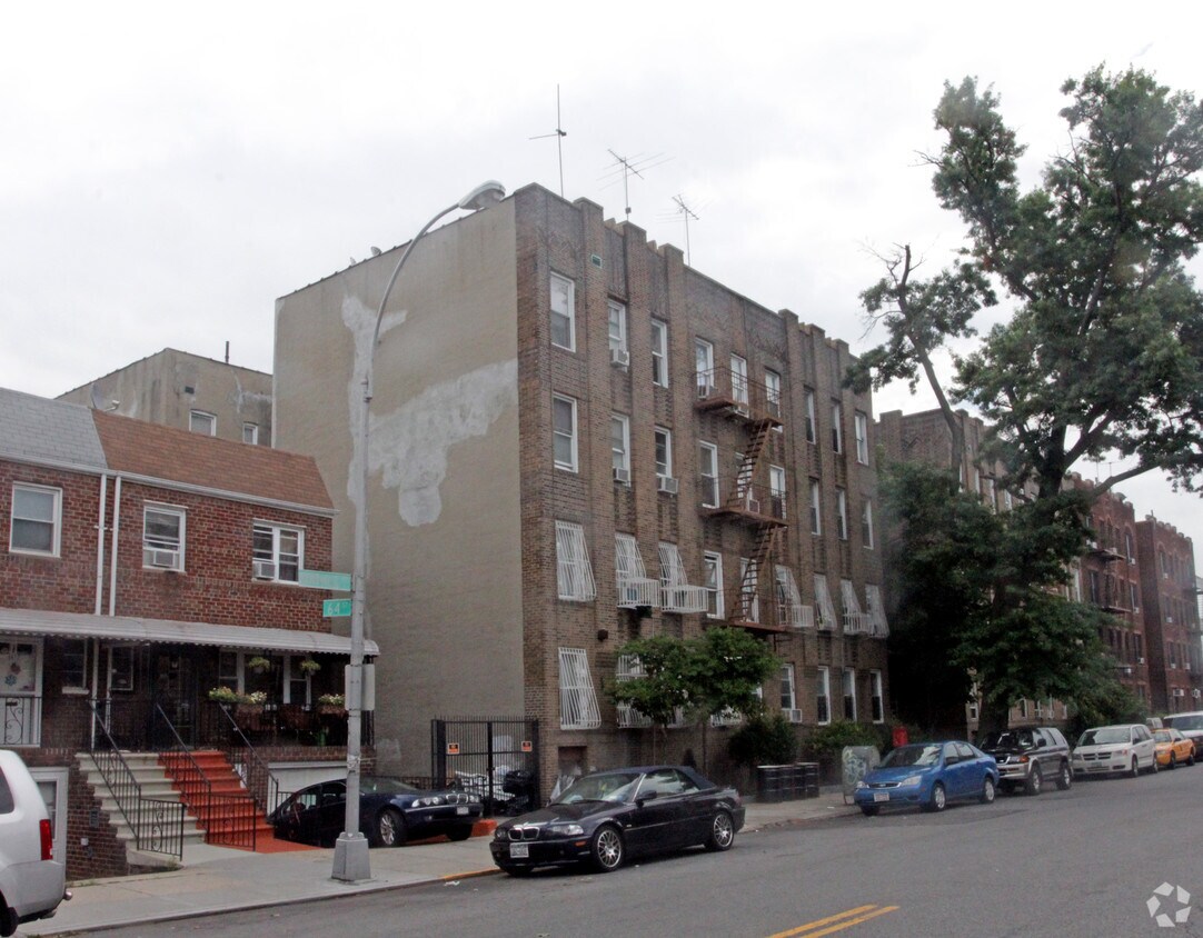 Foto del edificio - 1529 Dahill Rd