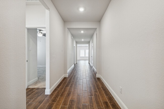 Building Photo - 223 Headwater Dr
