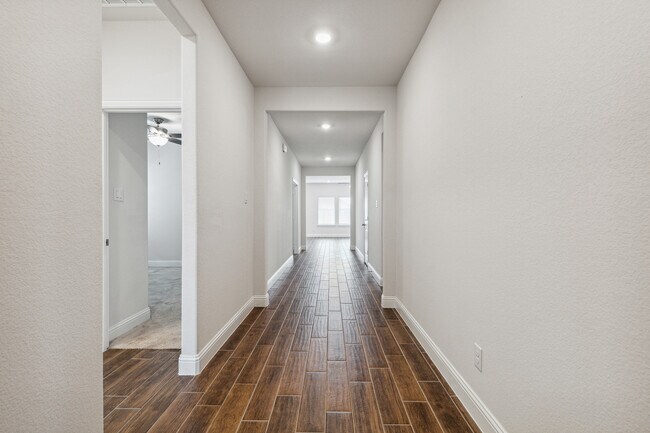 Foto del edificio - 223 Headwater Dr