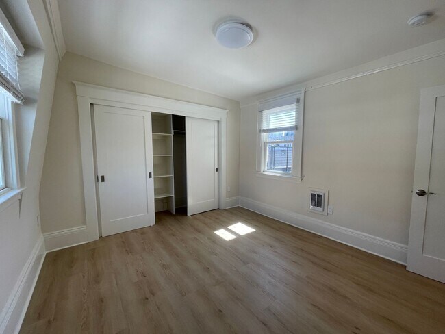 Foto del edificio - 1367 Grant Ave