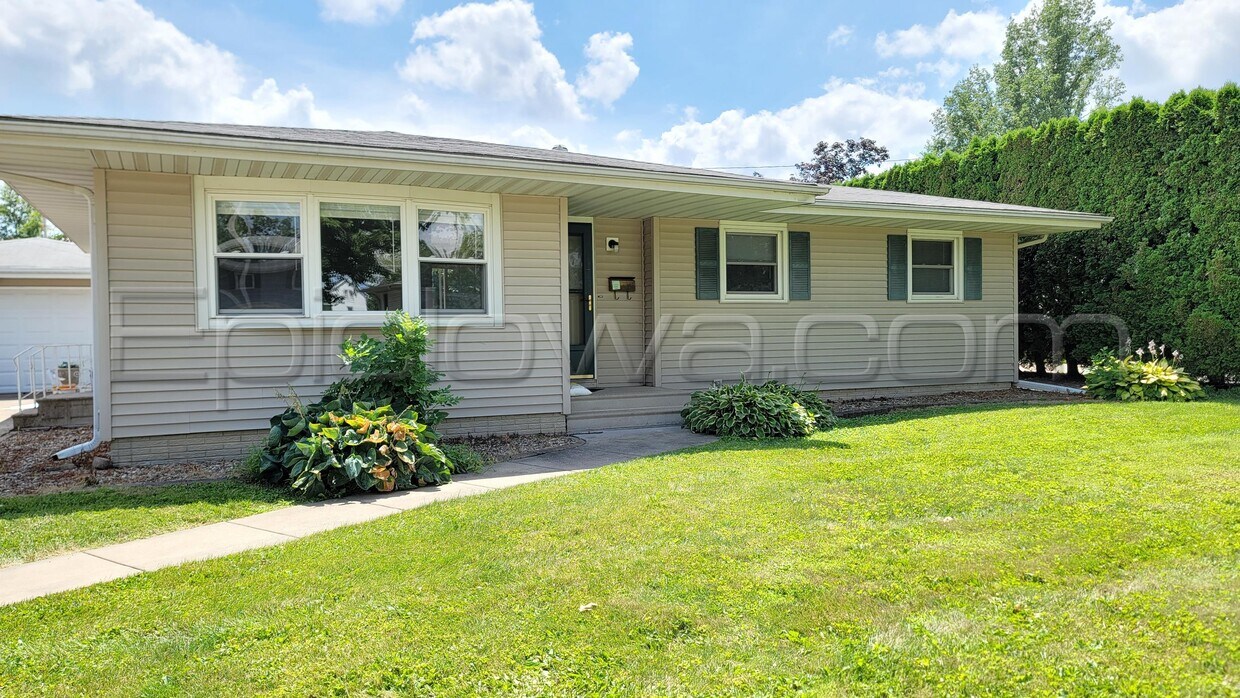 Primary Photo - 2645 2nd Ave