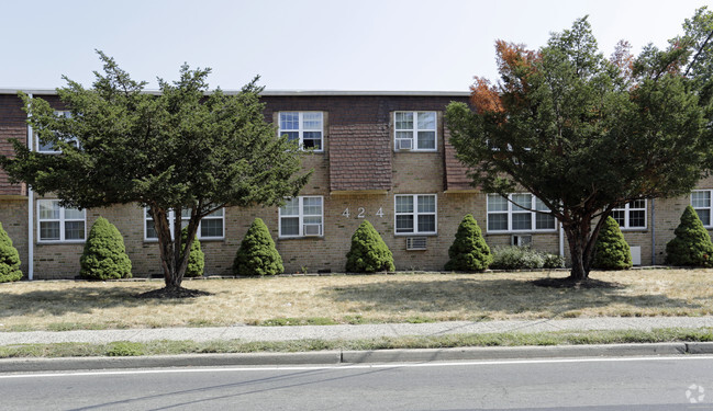 Foto del edificio - River Drive Village Apartments