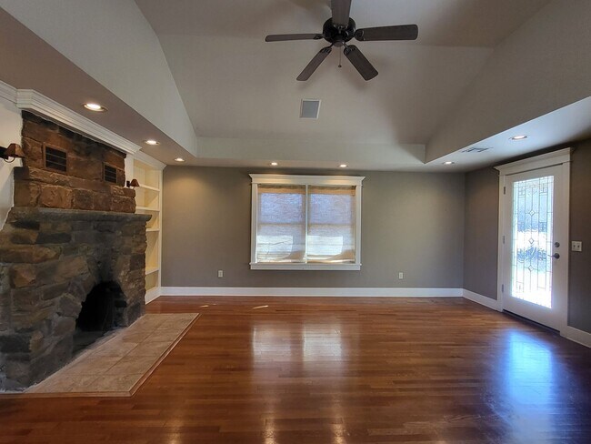 Photo - Gorgeous 2 bedroom 1 bathroom house with z...