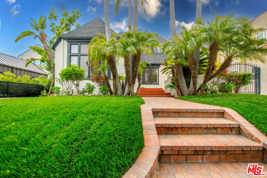 Foto principal - 449 S Citrus Ave