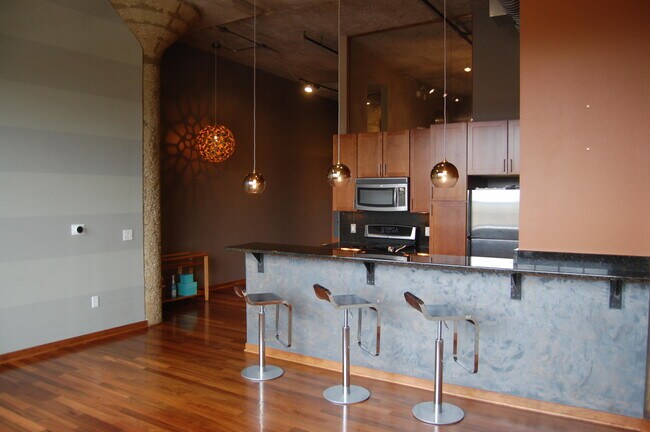 Foto del edificio - 311 E Erie St