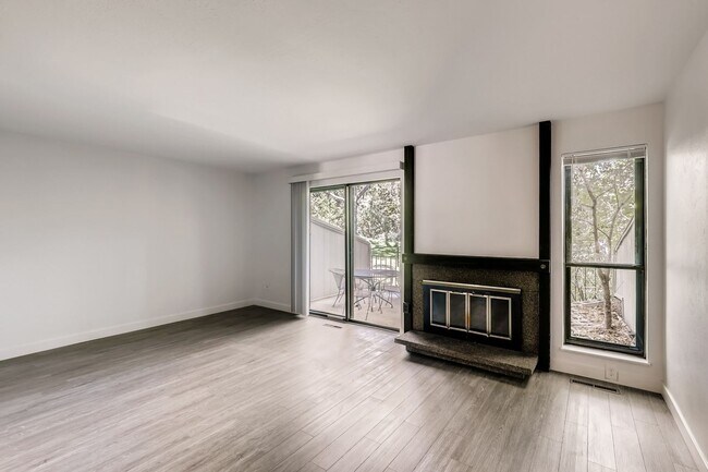 Foto del edificio - 2 BED/1.5 BATH Townhome in South Boulder! Available May 3rd!
