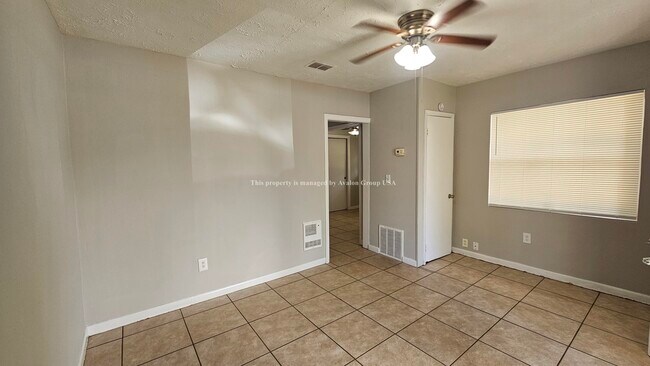 Foto del edificio - 2231 Spring Park Rd