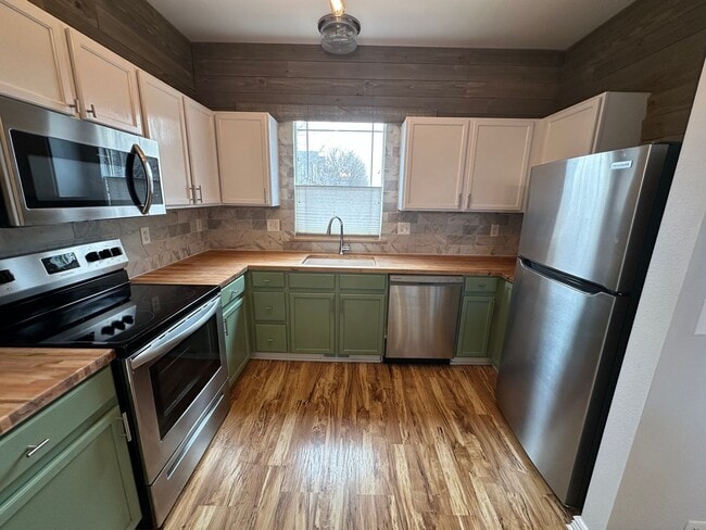 Photo - 3 Bed 3 bath house in Spring Creek!