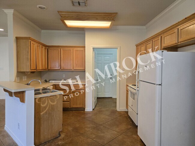 Foto del edificio - 3/2 Duplex in Surrey Ridge