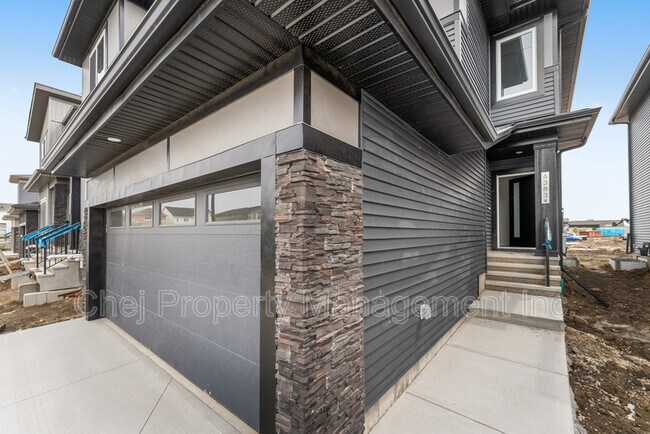 Building Photo - 6381 King Wynd SW