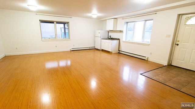 Foto principal - 415B Roff Ave