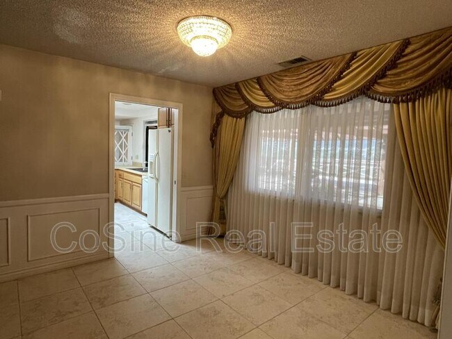 Building Photo - 2665 Kauana Loa Dr