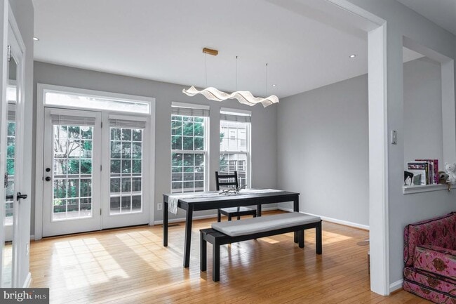 Building Photo - 2558 Banshire Dr