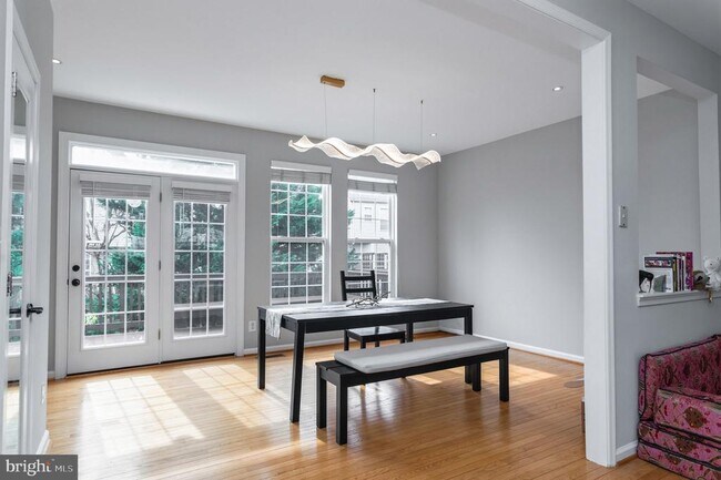 Foto del edificio - 2558 Banshire Dr