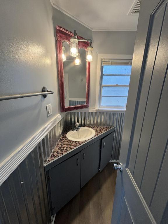 Foto del edificio - 1527 Cranfield Rd