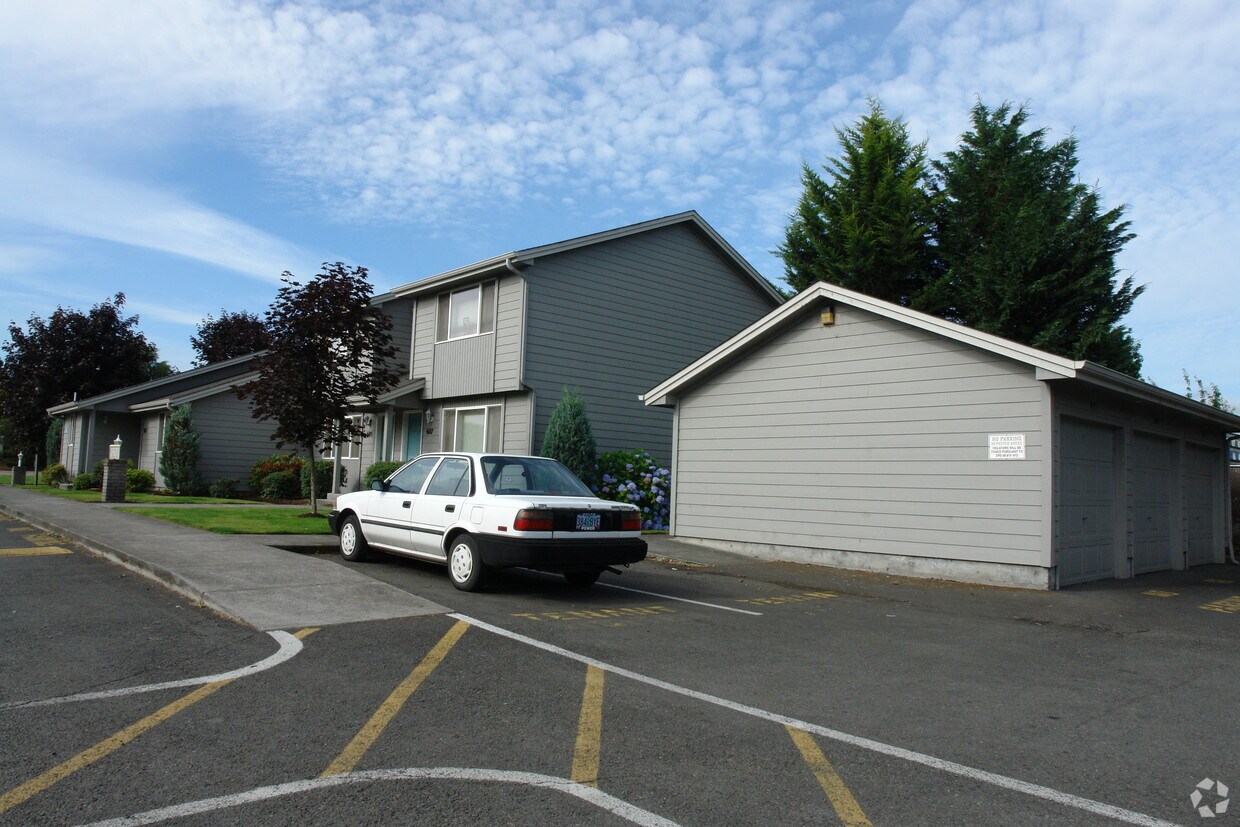 Primary Photo - Wyatt Lee Apartments