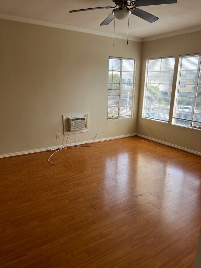 Building Photo - 1209 S La Cienega Blvd