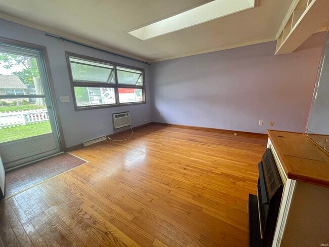 Foto del edificio - 1904 E Maxwell Ln