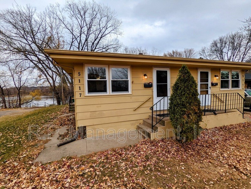 Foto principal - 5117 Washington St NE