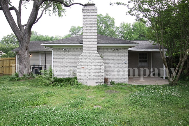Building Photo - 1455 Town and Country Dr