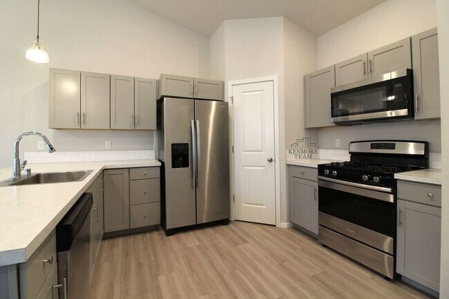 Foto del edificio - 5305 Remington Dr