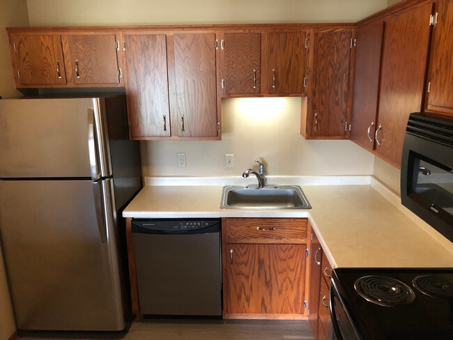 Building Photo - 5697 Green Circle Dr