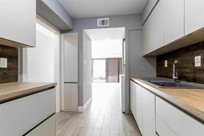 Foto del edificio - 457 Bendwood Dr