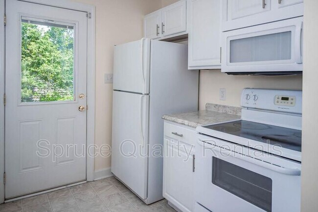 Building Photo - 2210 Peppertree St