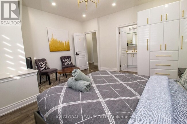 Photo du bâtiment - 2352 Middlefield Rd