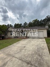 Building Photo - 3083 Lakeview Cir