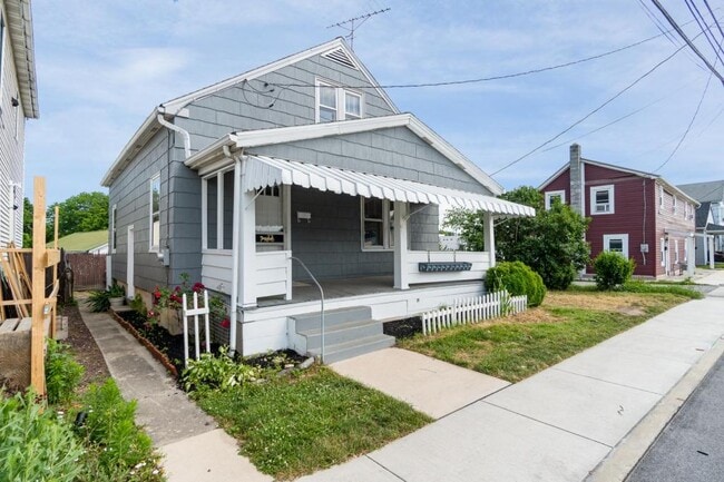Building Photo - 661 Frederick St