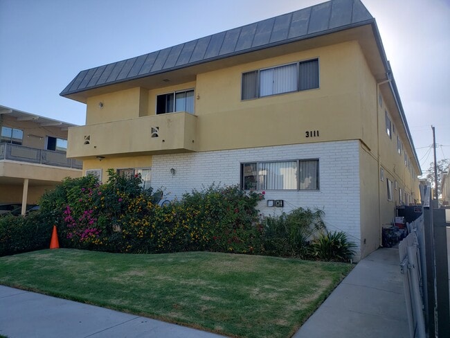 Building Photo - 3111 S Canfield Ave