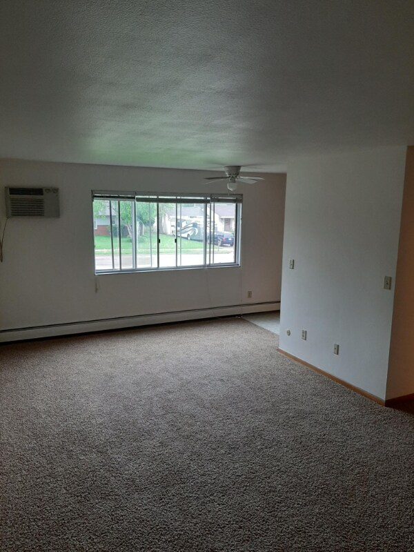 Foto del edificio - 1363 County B Rd W