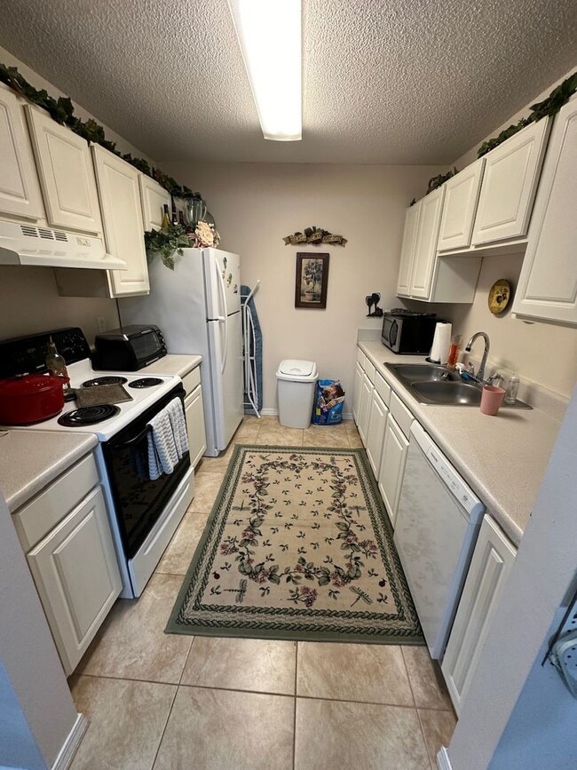 Building Photo - Cute 2 Bedroom 2 Bathroom 2 Car Garage Tow...