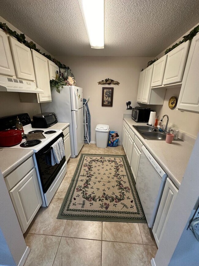 Foto del edificio - Cute 2 Bedroom 2 Bathroom 2 Car Garage Tow...