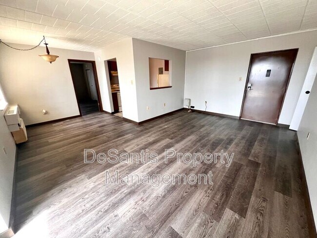 Building Photo - 508 Lunar Ln