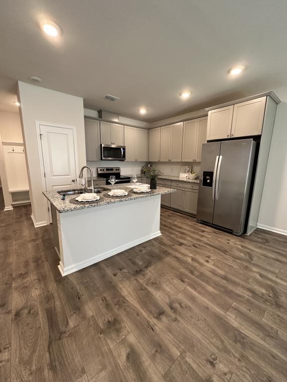 Building Photo - 160 Benelli Dr